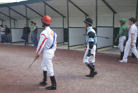 08ASM018-Jockeys-Hipódromo-Lasarte-Gipuzkoa-Eskadi