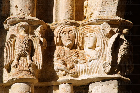 08MOA0026-Capiteles en la Iglesia de San Vicente. Larunbe, Navar