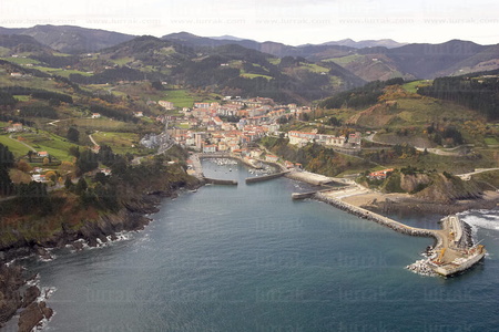 08PJP038-Vista aérea del puerto de Mutriku. Gipuzkoa, Euskadi