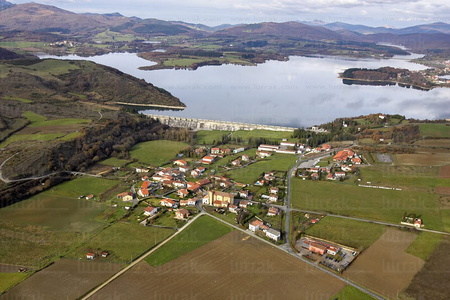 08PJP057-Vista Aerea del Embalse de Urrunaga, Alava, Euskadi