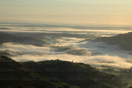 08RT0030-Niebla en el valle de Atharratze   . Tardets    , Zuber