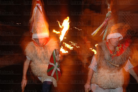08RT0033-Noche de las Brujas en el carnaval de Ciboure, Lapurdi,