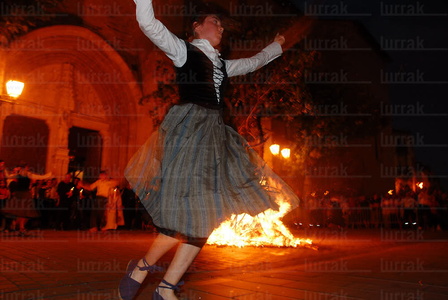 08RT0113-Noche de San Juan. Baile Vasco. San Juan de Luz, Lapurd