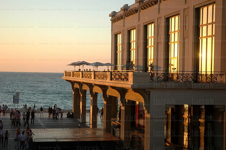 08RT0177-Casino al atardecer. Biarritz, Lapurdi, Francia