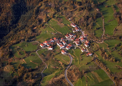 09PXE_1029-Vista aérea del pueblo de Azpirotz, Navarra