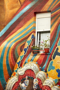 09PXE_513-Mural pintado en la fachada de una vivienda. Vitoria, 