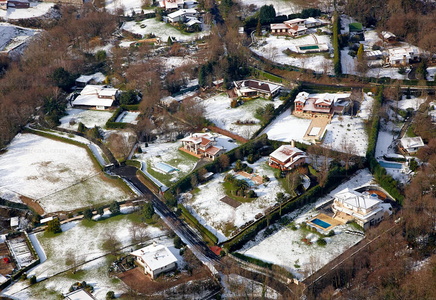 09PXE_688-Vista aérea de chalets con nieve, Hondarribia, Gipuzk