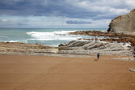 09PXE_700-Playa de Itzurun. Flysch. Zumaia, Gipuzkoa, Euskadi