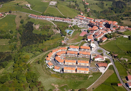 09PXE_787-Vista aérea del pueblo de Aia, Gipuzkoa, Euskadi