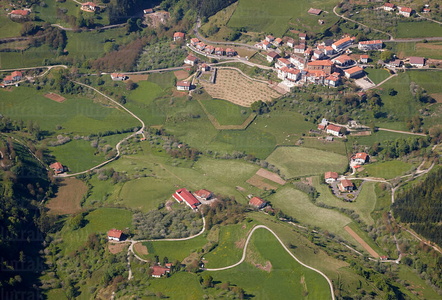 09PXE_833-Vista aérea de Errezil, Gipuzkoa, Euskadi