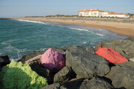 09RT_0056-Rocas con colores cerca de la playa des 'Sables d'or' 