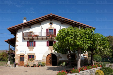 011FJG_0298-Caserío en Alcoz. Valle de Ulzama, Navarra