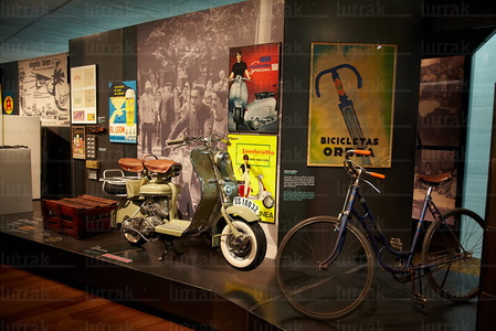 011MDR_0189-Bici. Moto Lambretta. Museo San Telmo. San Sebastiá
