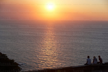 011PXE_0370-El sol ocultando en el Mar Cant·brico. Igeldo, Gipu