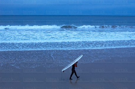 011PXE_0576-Surfista, Playa de Hondarraitz, Hendaya, Lapurdi, Fr
