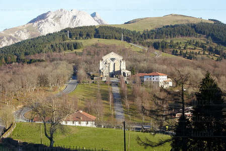 10752-Paisaje-Santuario-Urkiola-Bizkaia-Euskadi