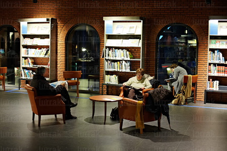 10780-Interior-Biblioteca-La-Alhóndiga-Bilbao-Bizkaia-Euskadi