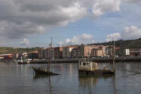 02349-Barco-Hundido-Ría-Erandio-Bizkaia-Euskadi