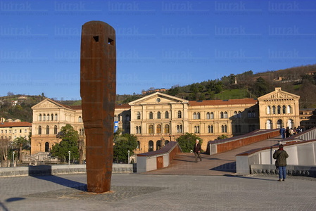02525-Escultura-Begirari-IV-Chillida-Bilbao-Euskadi