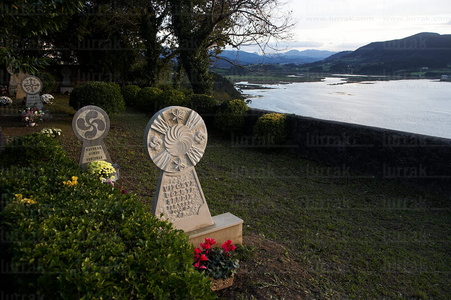 04082-Estelas-Cementerio-Pedernales-Bizkaia-Euskadi