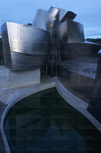 04162-Trasera-Museo-Guggeneheim-Bilbao-Bizkaia-Euskadi