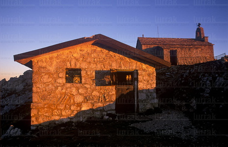 04221-Ermita-REfugio-Aitzkorri-Gipzkoa-Euskadi