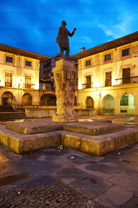 05296-Estatua-Don-Tello-Gernika-Bizkaia-Euskadi