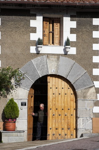 05363-Puerta de una casa en Irura, Gipuzkoa, Euskadi