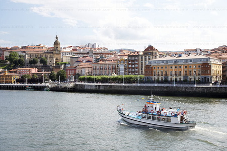 05514-Barco navega por la ría de Bilbao Portugalete, Bizkaia, E