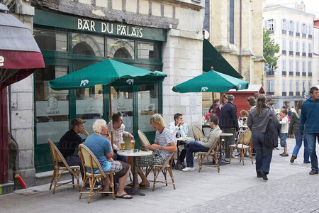05693-Bar Du Palais en la rue de Espagne, BAyona, Lapurdi, Franc