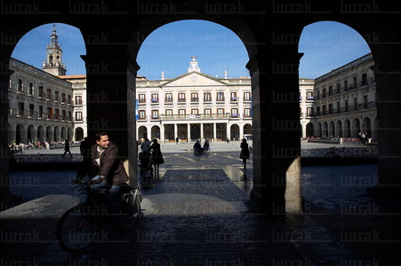 06142-Arcos. Plaza de España. Vitoria, Alava, Euskadi