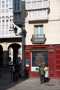 06149-Balconadas en la calle Postas. Vitoria, Alava, Euskadi