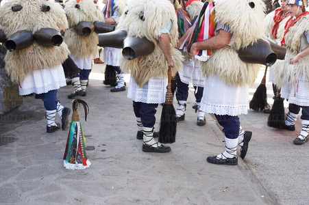 06400-Descanso de los Zanpantzar. Carnavales de Ituren. Navarra
