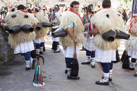 06401-Descanso de los Zanpantzar. Carnavales de Ituren. Navarra