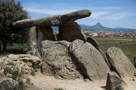 06473-Dolmen de la Chabola de la Hechicera, Elvillar, Alava, Eus