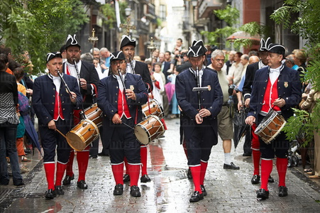 06528-Procesion, txistularis. Fiestas de San Juan. Tolosa, Gipuzkoa, Euskadi