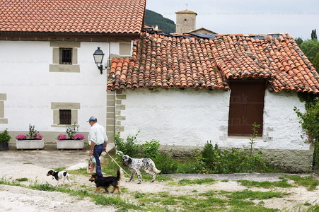 06663-Vecino con perros. Irotz        , Navarra