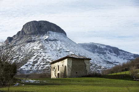 07146-Monte Ungino. Sierra Salbada. Aguñiga , Alava, Euskadi
