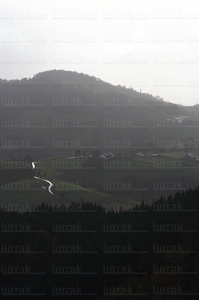 07628-Paisaje con camino. Valle de Goierri. Ordizia, Gipuzkoa, E