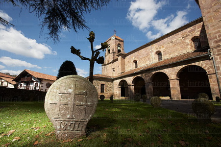 8128-Estelas Funerarias. Iglesia de Nuestra SeÒora de La Asunci