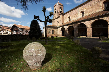 8129-Estelas Funerarias. Iglesia de Nuestra SeÒora de La Asunci