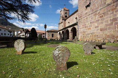 8130-Estelas Funerarias. Iglesia de Nuestra SeÒora de La Asunci