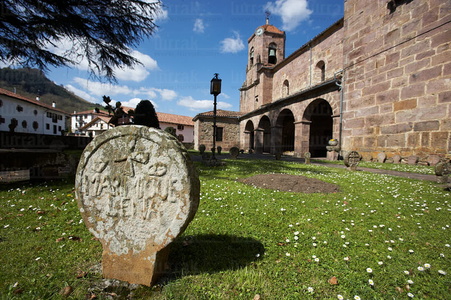 8132-Estelas Funerarias. Iglesia de Nuestra SeÒora de La Asunci