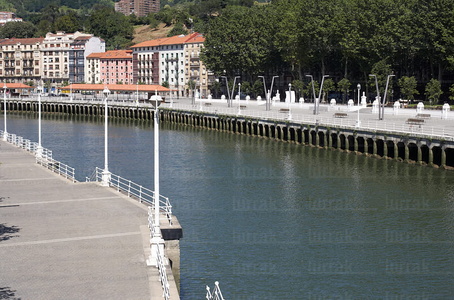 08207-Río Nervión Y El Arenal. BIlbao, Bizkaia, Euskadi