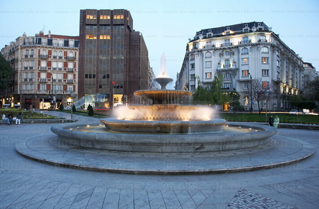 08230-Plaza Moy˙a. Bilbao, Bizkaia, Euskadi