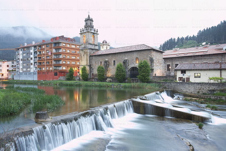 08374-Río Cadagua e Iglesia de Balmaseda, Bizkaia, Euskadi