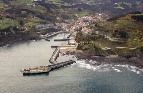 08PJP036-Vista aérea del puerto de Mutriku. Gipuzkoa, Euskadi