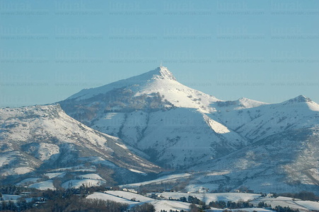 08RT0037-El monte Larrun en invierno. Lapurdi, Francia