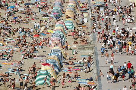 08RT0174-Grande Plage con Gente. Biarritz, Lapurdi, Francia