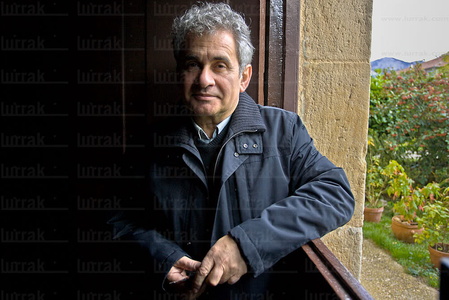 09PJP_0006-Bernardo Atxaga, escritor. Zalduondo, Alava, Euskadi